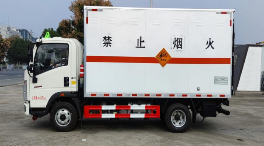 危險(xiǎn)化學(xué)品倉(cāng)儲(chǔ)運(yùn)輸企業(yè)：把握安全，專注專業(yè)